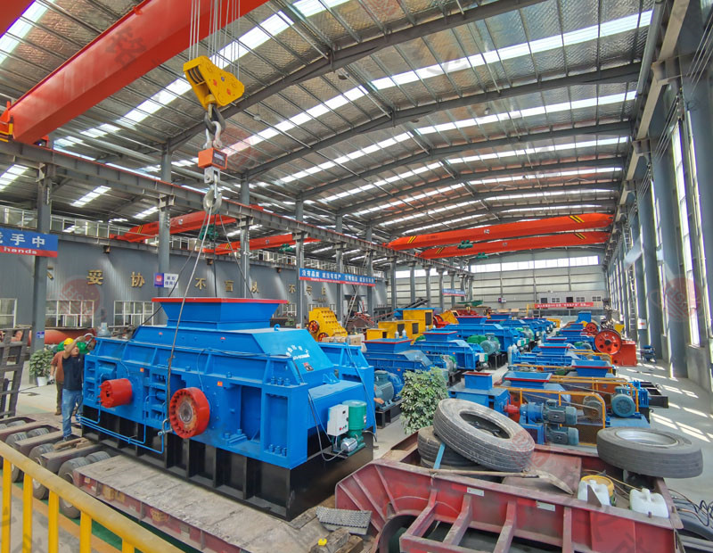 河南時(shí)產(chǎn)200噸對(duì)輥制砂機(jī)多少錢一臺(tái)？