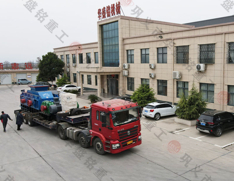 大型鐵礦石對輥制砂機產量是多少？